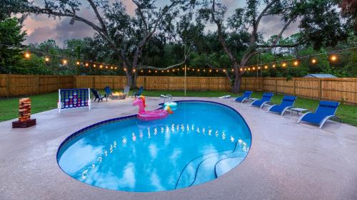 Interchange Square Casa | Heated Pool, Game Room & 4Bdrm - Bay Bungalow