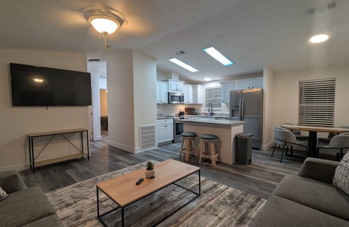 Fort Myers Beach Casa | Gulf Coast-Near Beach-Heated Pools-Hot Tub!