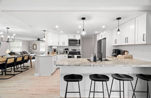 Port Richey Casa | Heated Pool Home +Guest House! Mini Golf+Game Room