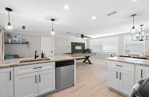 Port Richey Casa | Heated Pool Home +Guest House! Mini Golf+Game Room