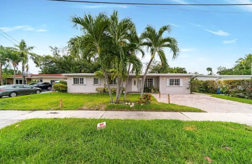 Ojus Casa | Heated Pool Home Near Beach