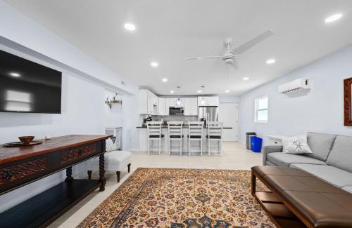 Laguna Shores Apartamento | Heated Pool Home steps to the beach
