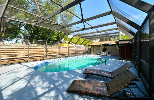 Sarasota Casa | Heated Pool Home - VERY close to Siesta Beach, Restaurants & Shops!