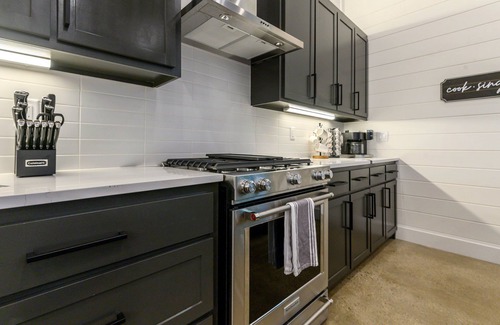 Hochatown Cabina | Heated Pool|Hot Tub|PlaySet|Pet Friendly|10 Guest|3BD