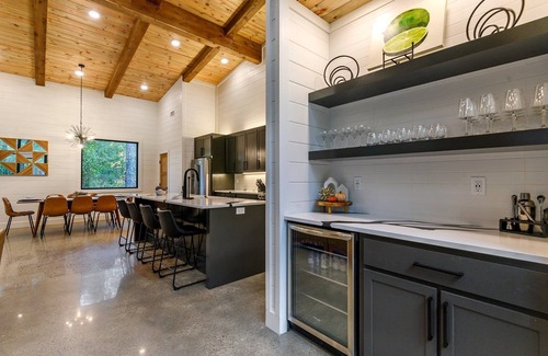 Hochatown Cabina | Heated Pool|Hot Tub|PlaySet|Pet Friendly|10 Guest|3BD