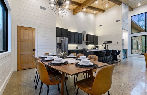 Hochatown Cabina | Heated Pool|Hot Tub|PlaySet|Pet Friendly|10 Guest|3BD