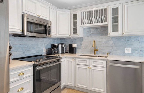 Summerplace Casa | Heated Pool & Hot Tub - Dog Friendly Private Beach - EV Charger - East of A1A