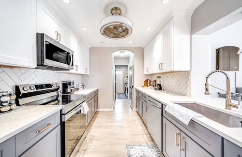 Imperial Point Casa | Heated Pool & Hot Tub! Air Hockey+Close To Beach!