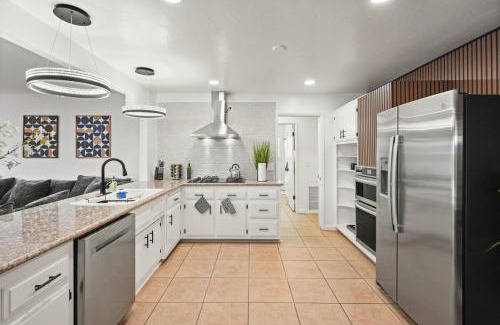 East Hemet Casa | Heated Pool - Jacuzzi - Firepit - Game Room