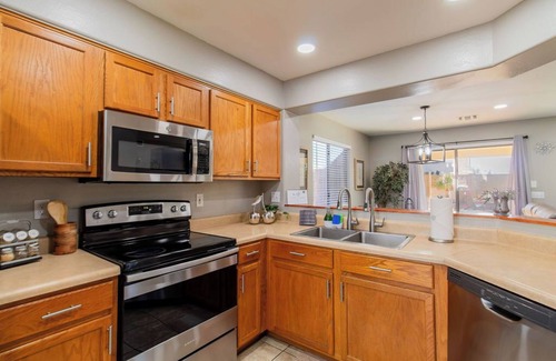 Casa Grande Casa | Heated Pool - King Bed - Firepit - Work Station