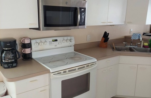 Rotonda Heights Casa | HEATED POOL-LANAI-BBQ-5 Mi to BEACH-WASHER/DRYER-TENNIS-GOLF-BLISSFUL RETREAT