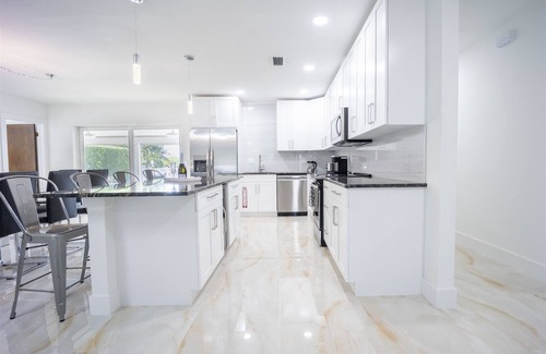 Bermuda Riviera Casa | Heated pool, minutes from the beach, stunning view!