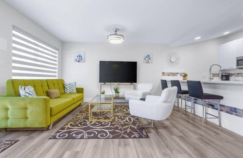 Coral Ridge Apartamento | Heated Pool + Outdoor Patio + 3MI to Beach!