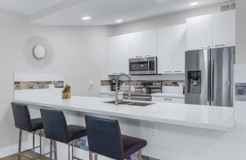 Coral Ridge Apartamento | Heated Pool + Outdoor Patio + 3MI to Beach!