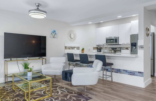 Coral Ridge Apartamento | Heated Pool + Outdoor Patio + 3MI to Beach!