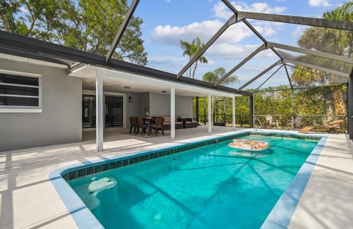 Oakford Park Casa | Heated Pool! Paradise in Midtown Tampa 3B2B