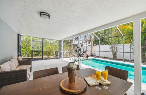 Oakford Park Casa | Heated Pool! Paradise in Midtown Tampa 3B2B