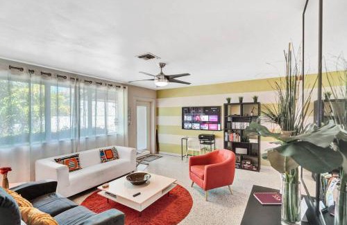 Wilton Manors Casa | Heated pool, parking, 5 min walk to food and fun!