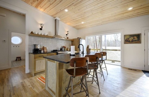 Broken Bow Cabina | Poolside Escape | Soak + Serve in Style