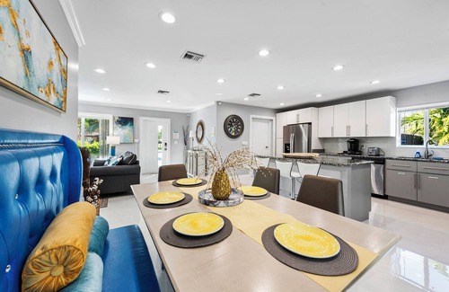 Central Corals Casa | Heated Pool! Ping-Pong+Close To Beach & Shops!