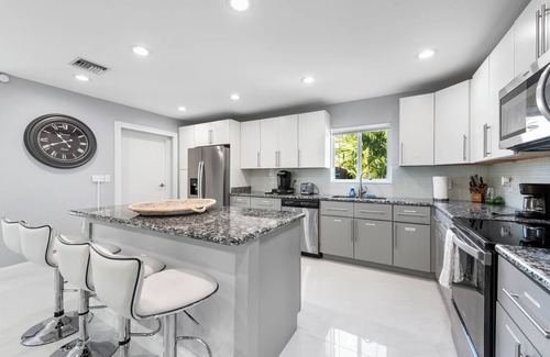 Central Corals Casa | Heated Pool! Ping-Pong+Close To Beach & Shops!