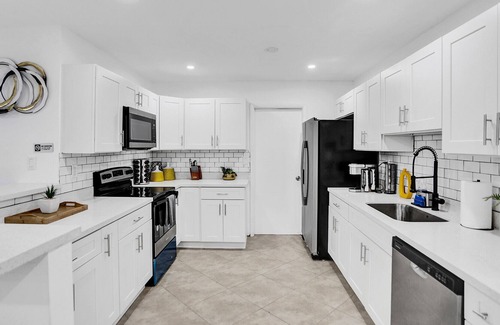 Ives Estates Casa | Heated Pool, Pool table, Fire pit, Stadium Home