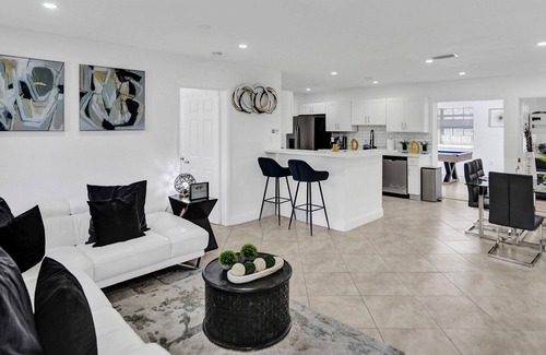 Ives Estates Casa | Heated Pool, Pool table, Fire pit, Stadium Home