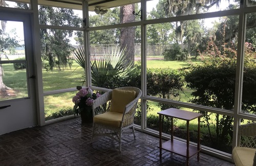 Camden Casa | Disfrute de la piscina, la pesca, el tenis privado y la orilla del río con muelle