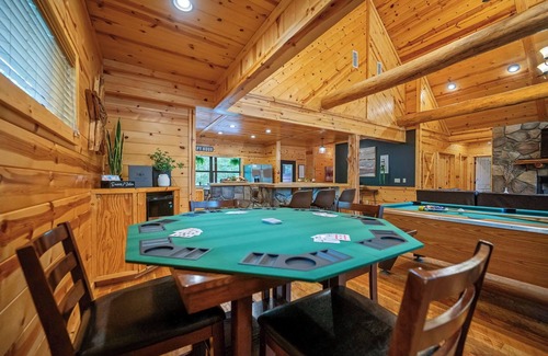 Broken Bow Cabina | Heated Pool | Secluded | Dog Friendly | Hot Tub