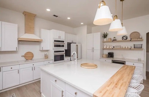 Lake Havasu City Casa | Heated Pool ~ Sleeps 20 ~ HUGE Family Resort Oasis