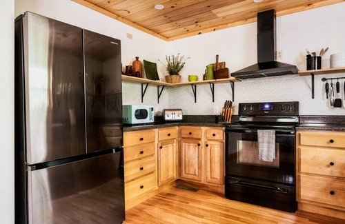 Wears Valley Cabina | Heated Pool & Spa / Firepit / Views / Location / Yard / Style