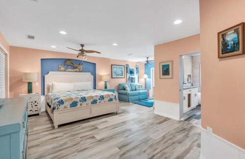 Bonita Springs Casa | Heated Pool & Spa Home on a Scenic, Gulf Access Canal -Close to Bonita Beach!
