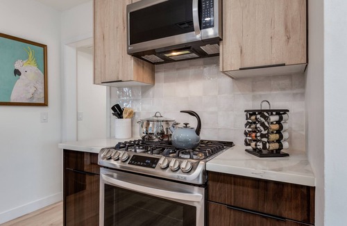 Village Grove Casa | ☆ Heated Pool & Spa! Putting Green! Pool Table! Ping Pong! The Sweet Life ☆