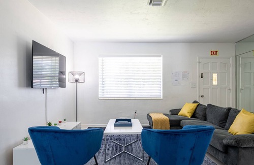 West Hollywood Casa | Heated Pool spacious House 5Beds-3Baths 10 guests