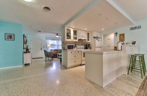 Beau Rivage Shores Casa | Heated pool, Very Kid and Dog Friendly & steps to the beach
