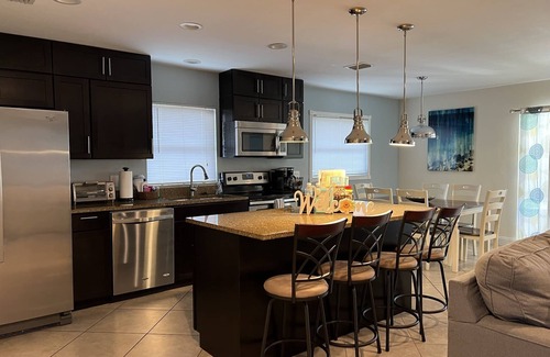 Naples Park Casa | **Heated pool, walk/bike to beach, kid & pet friendly**