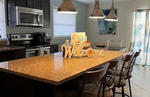 Naples Park Casa | **Heated pool, walk/bike to beach, kid & pet friendly**