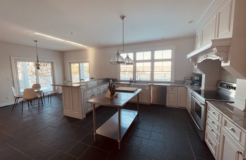Southold Casa | HEATED POOL waterfront HOT TUB, GYM, Watersports, BOATER DELIGHT luxury modern
