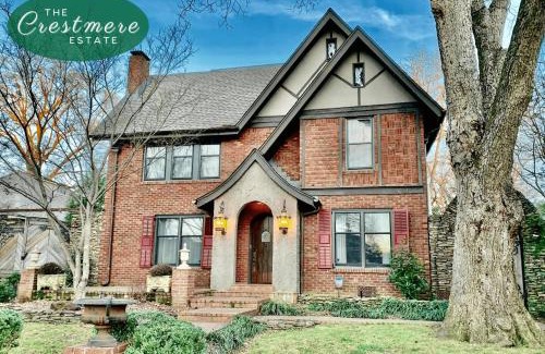 East Memphis Casa | Heated Poolhistoric Tudor Homecrestmere Estate