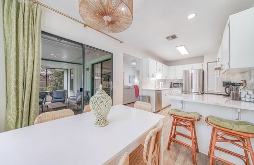 Vero Beach South Casa | Heated Private Pool, 5 Miles to Beach. Colorful, bright family-sized home.