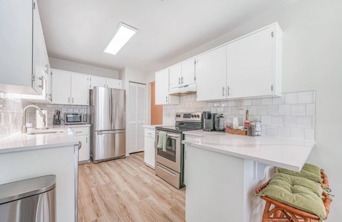 Vero Beach South Casa | Heated Private Pool, 5 Miles to Beach. Colorful, bright family-sized home.