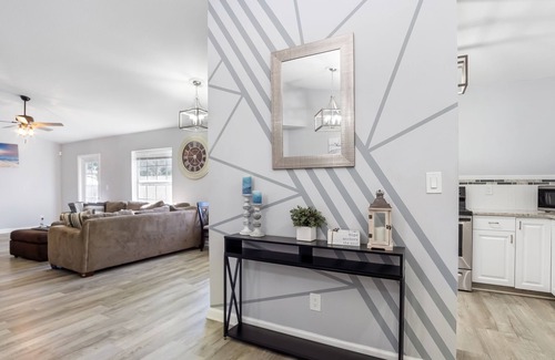Delray Beach Casa | 🏝️⭐️HEATED SALT WATER POOL HOME~🌊Delray Beach home 3 blocks from Atlantic Ave!