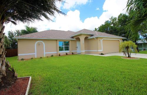Mariner Casa | Heated saltwater pool, newly furnished, close to shopping and more - Villa Tropical Paradise