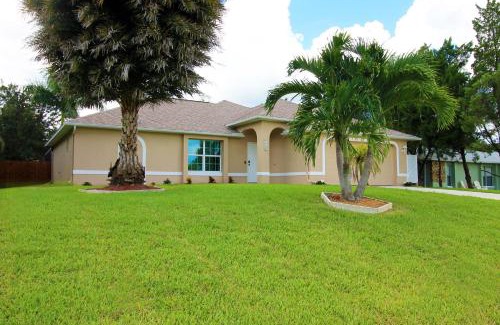Mariner Casa | Heated saltwater pool, newly furnished, close to shopping and more - Villa Tropical Paradise