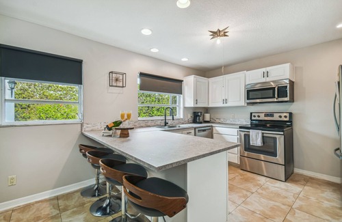 Oakford Park Casa | Heated & Screened Pool House in Midtown Tampa