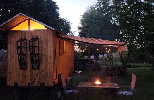 Starkenburg Casa | Heated shepherd's cart/construction trailer