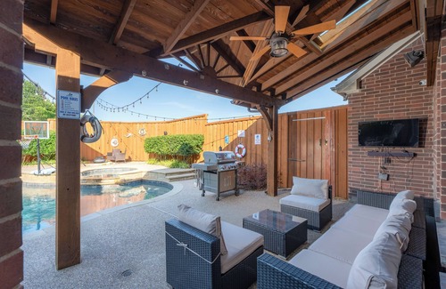 Frisco Casa | Heated Spa & Pool & Billard & Piano -King Beds in center Frisco 4 beds & 3 baths