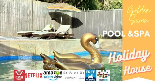 Marsfield Casa | Heated toilet seat - Air Conditioning- Hot Tub Spa - Dryer - Electrical BBQ Grill - Pool - Arcade Games at Golden Swan Holiday House
