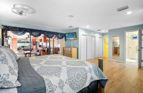 Palm River Estates Casa | HeatedPool, GameRoom, Pool Table & Darts, Fenced Yard