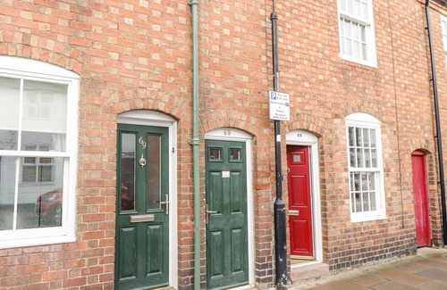 Stratford-upon-Avon Cabaña | HEATH COTTAGE, pet friendly, with hot tub in Stratford-Upon-Avon